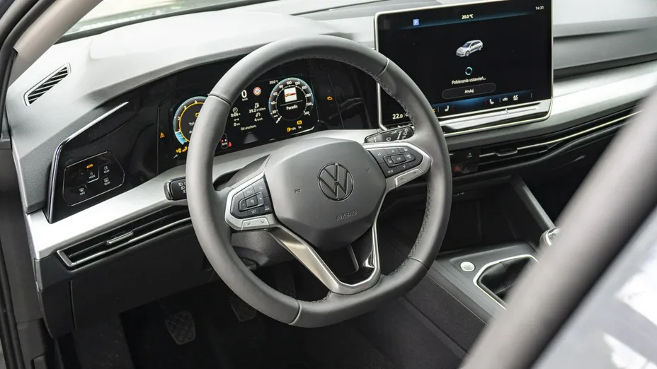 VOLKSWAGEN Golf -
