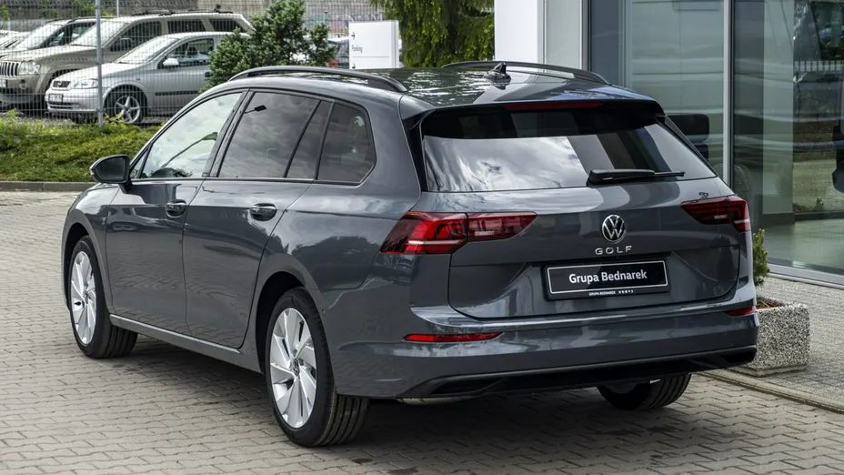 VOLKSWAGEN Golf -