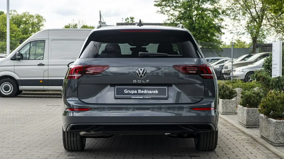 VOLKSWAGEN Golf -