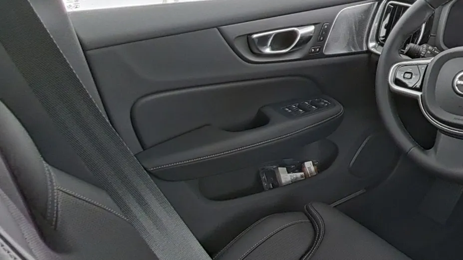 VOLVO V60 -