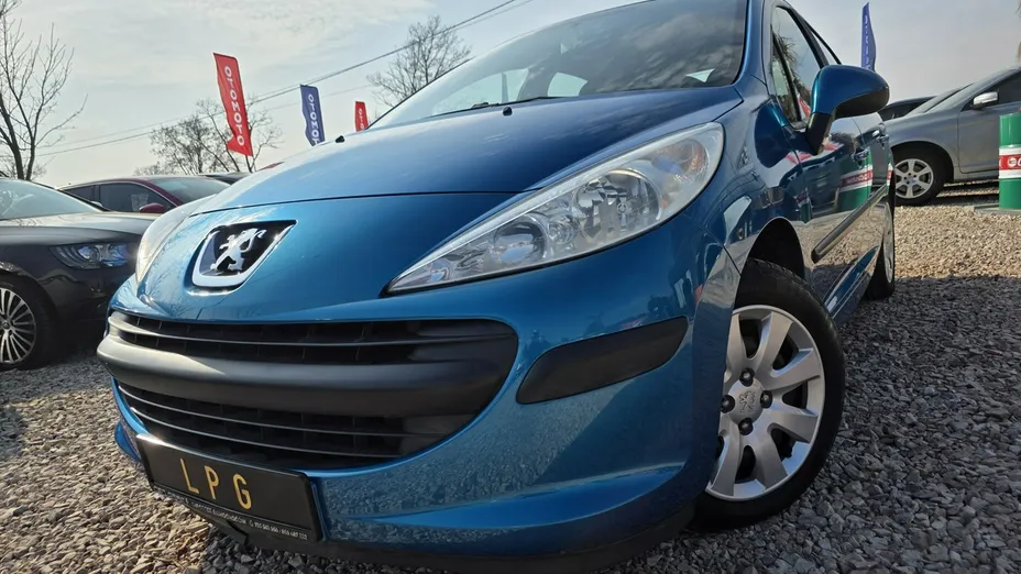 PEUGEOT 207 -
