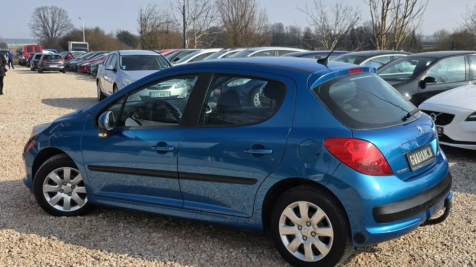 PEUGEOT 207 -