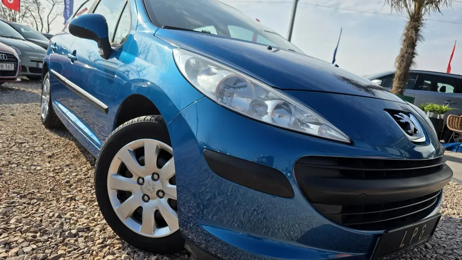 PEUGEOT 207 -