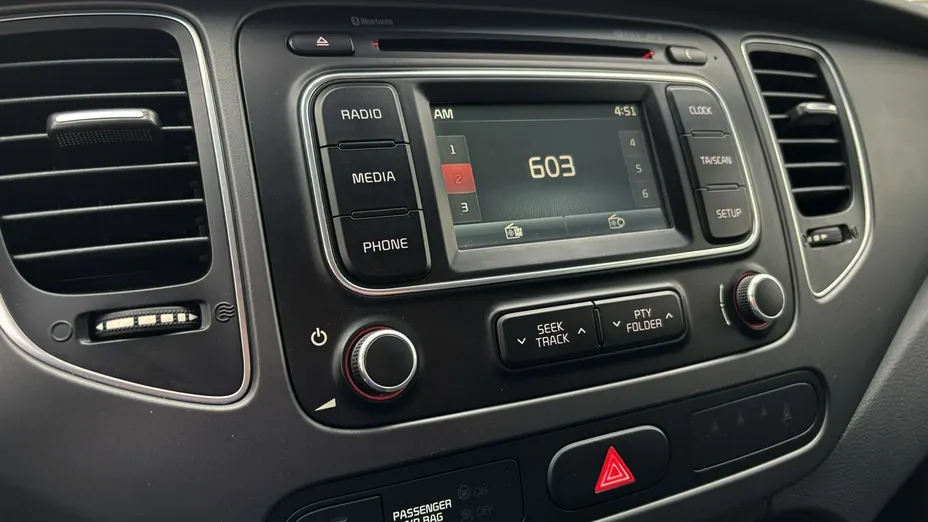 KIA Carens -