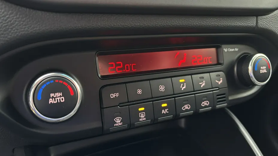 KIA Carens -