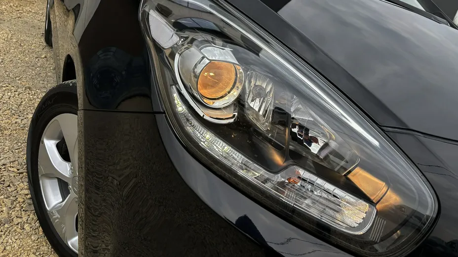KIA Carens -