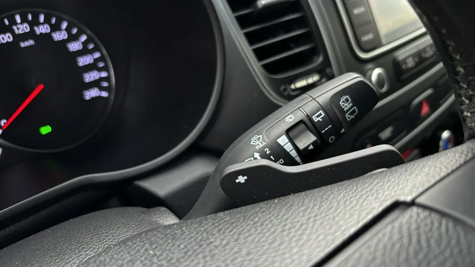 KIA Carens -
