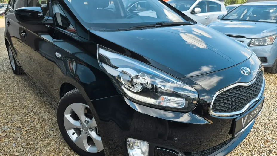 KIA Carens -