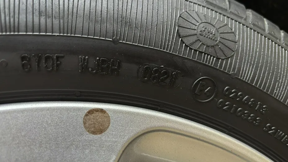 KIA Carens -