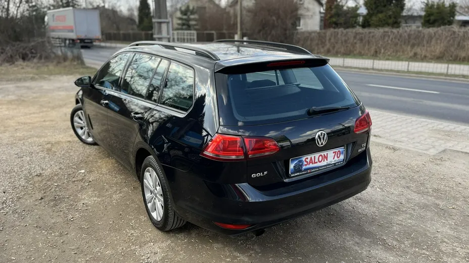 VOLKSWAGEN Golf -