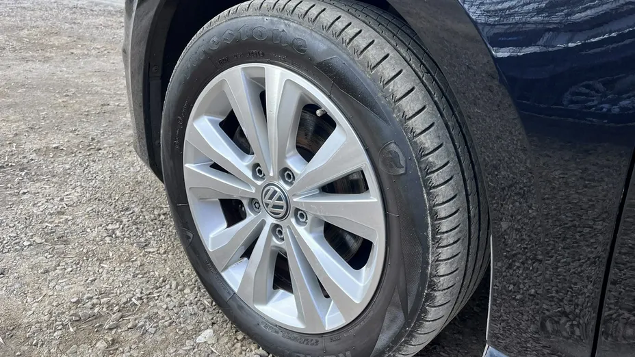 VOLKSWAGEN Golf -