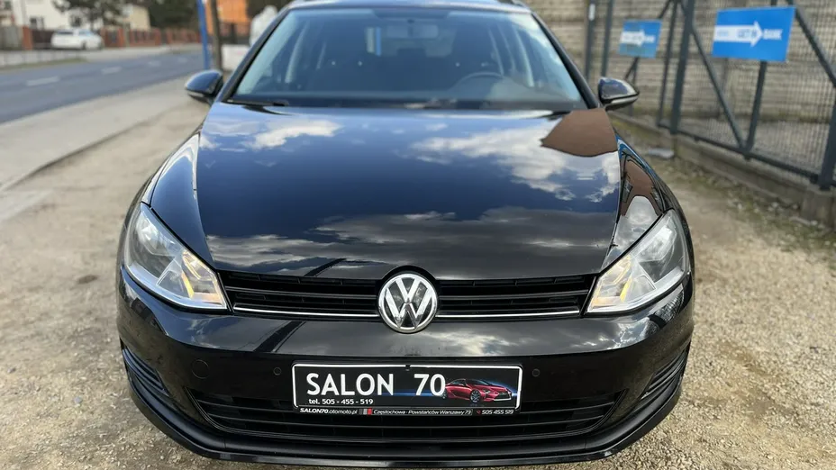 VOLKSWAGEN Golf -