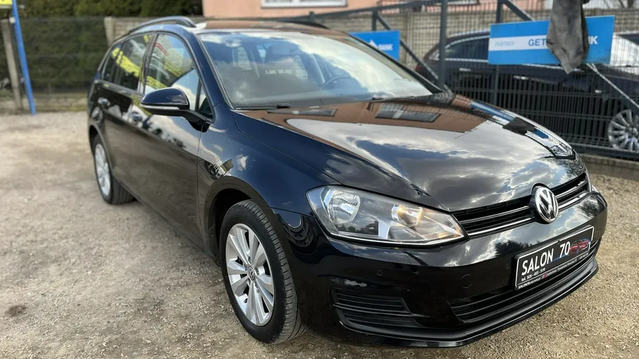 VOLKSWAGEN Golf -