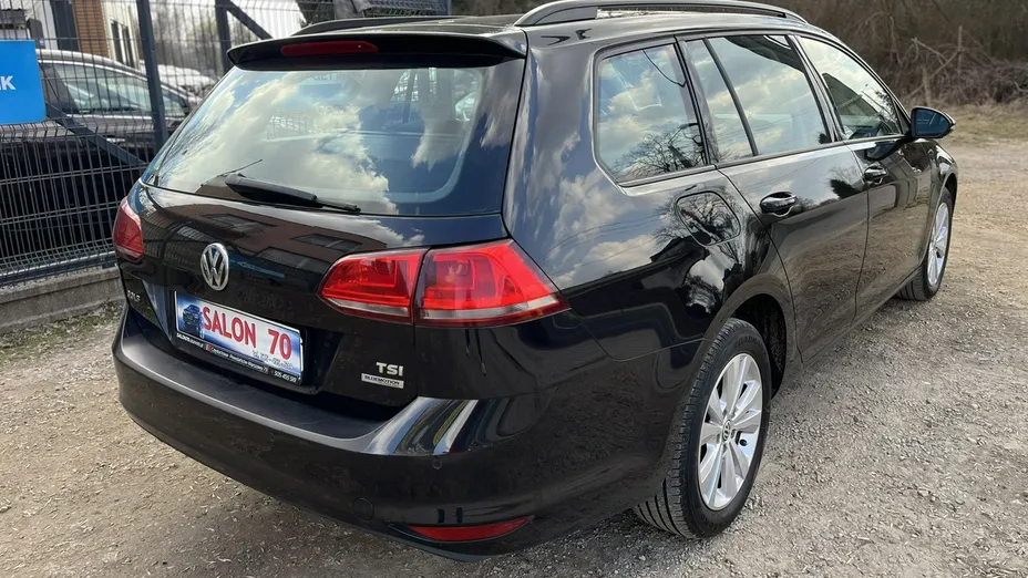 VOLKSWAGEN Golf -