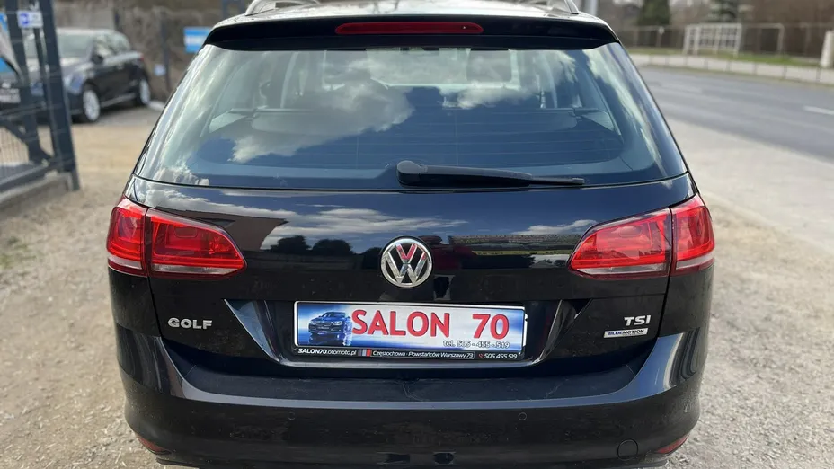 VOLKSWAGEN Golf -