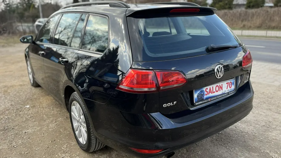 VOLKSWAGEN Golf -