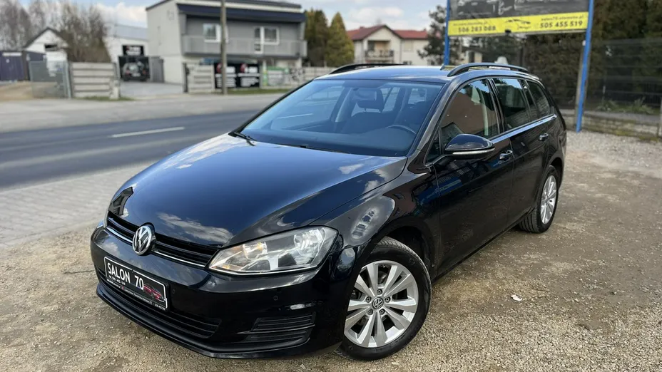 VOLKSWAGEN Golf -