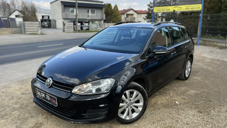 VOLKSWAGEN Golf -