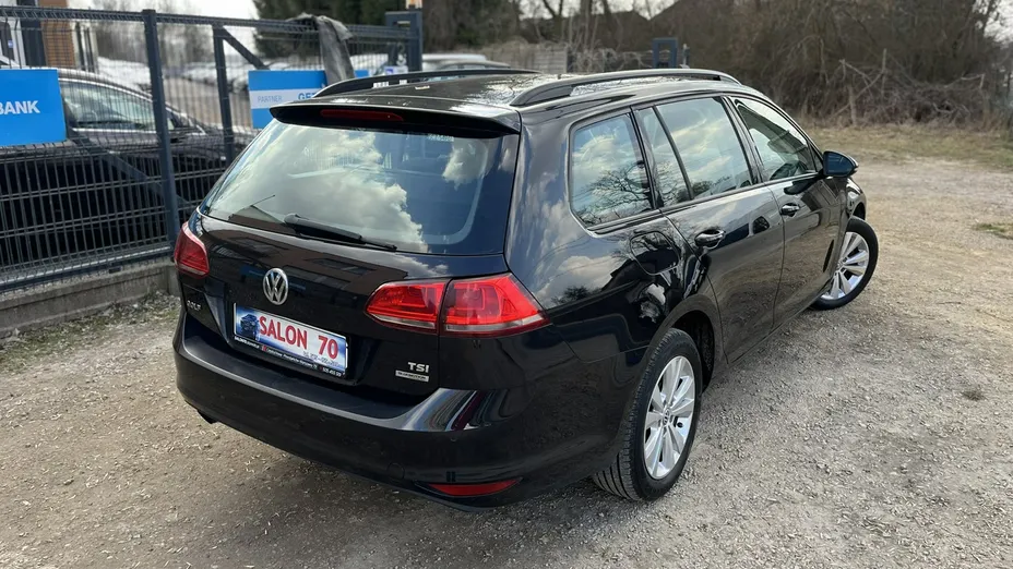 VOLKSWAGEN Golf -