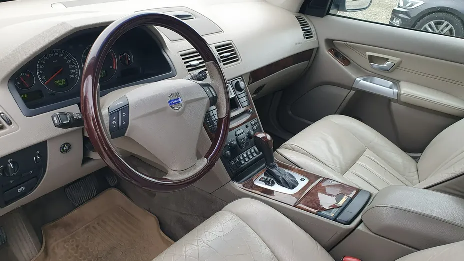 VOLVO XC90 -