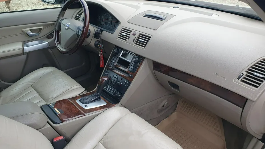 VOLVO XC90 -