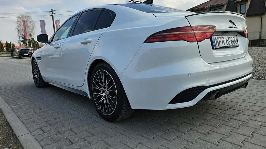 JAGUAR XE -