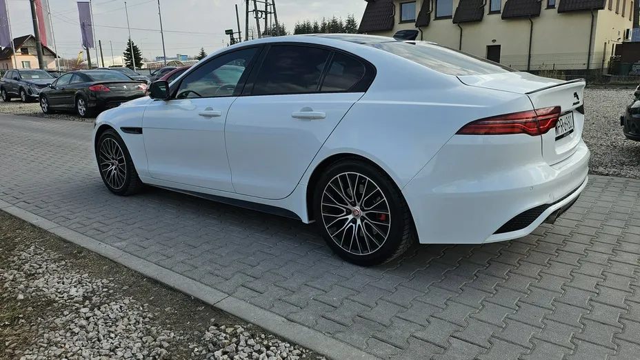 JAGUAR XE -