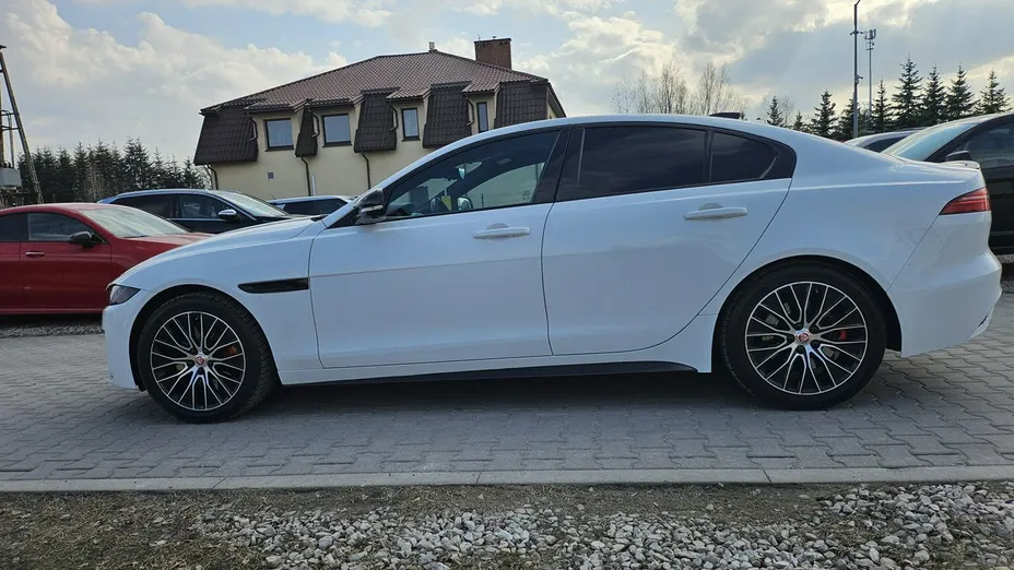 JAGUAR XE -