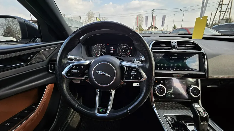 JAGUAR XE -