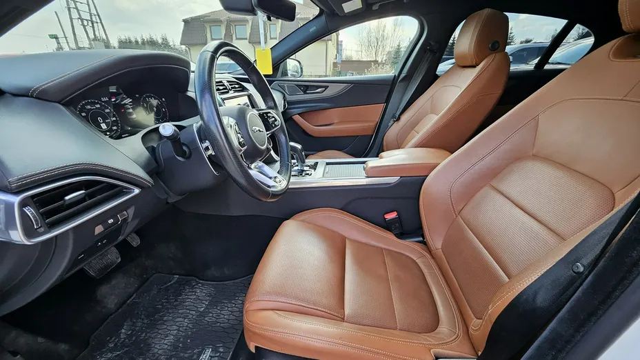 JAGUAR XE -