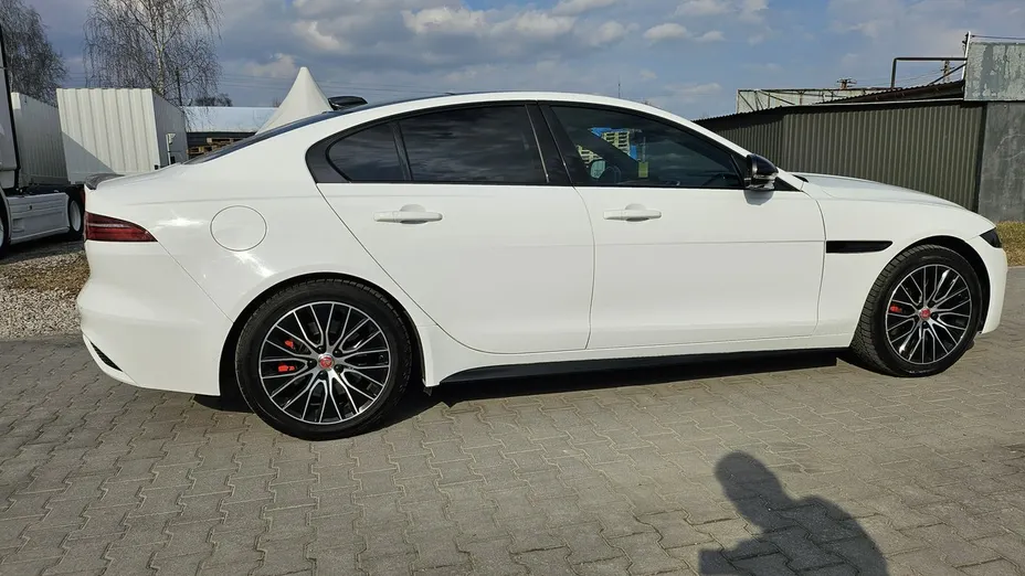 JAGUAR XE -