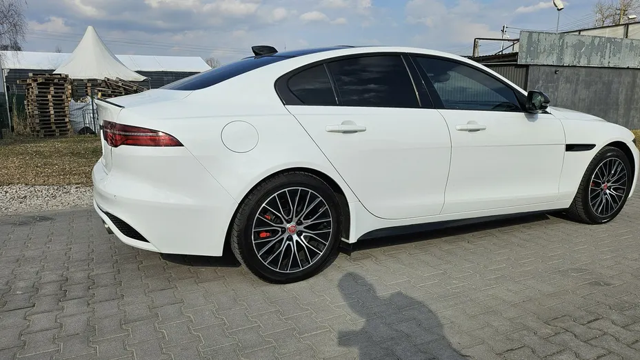 JAGUAR XE -