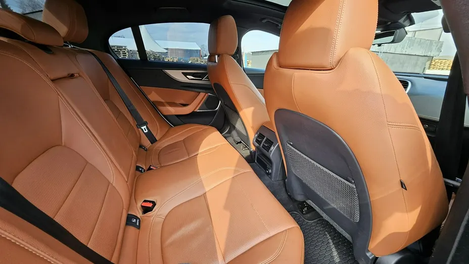 JAGUAR XE -