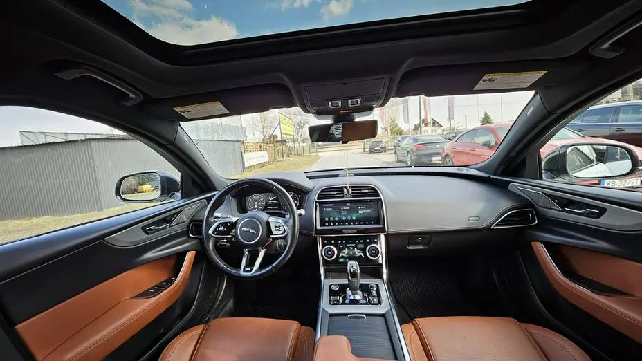 JAGUAR XE -