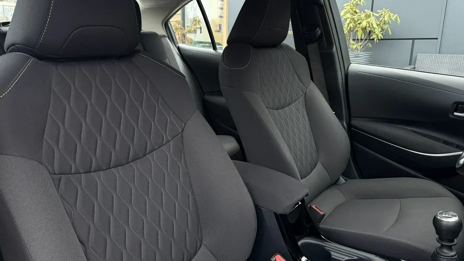 TOYOTA Corolla -