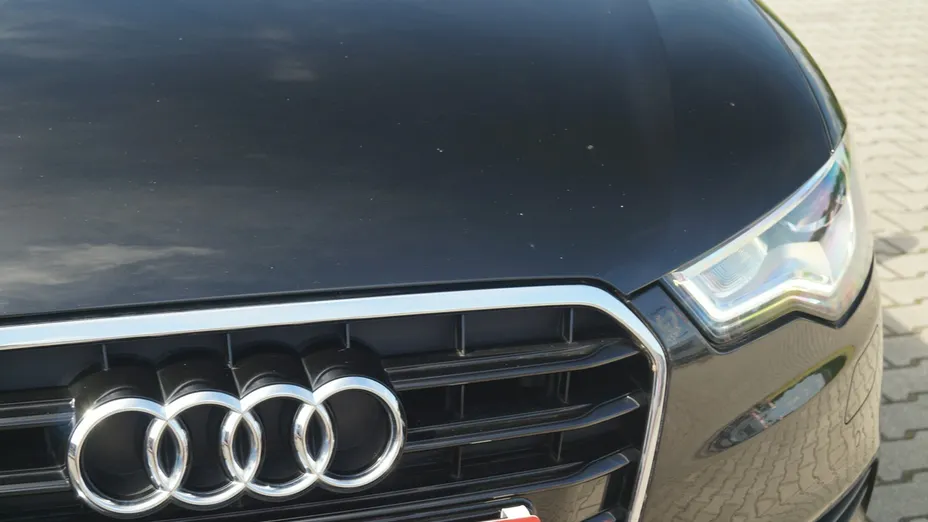 AUDI A6 -