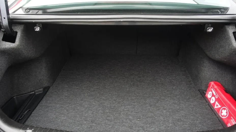 MAZDA 6 -