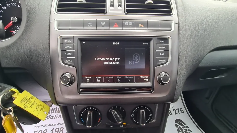 VOLKSWAGEN Polo -