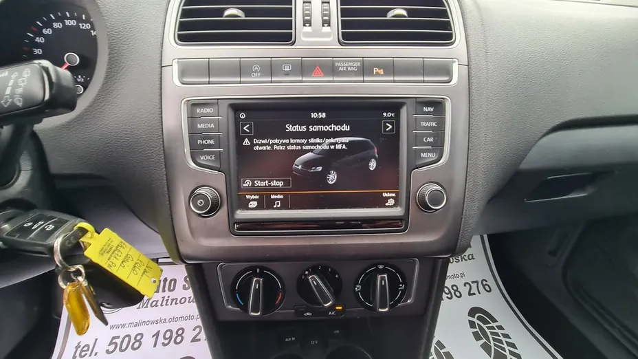 VOLKSWAGEN Polo -