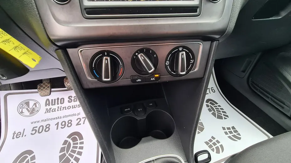 VOLKSWAGEN Polo -