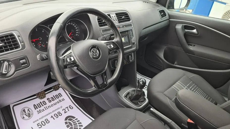 VOLKSWAGEN Polo -