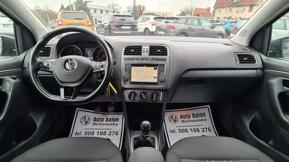 VOLKSWAGEN Polo -