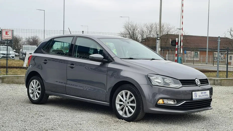 VOLKSWAGEN Polo -