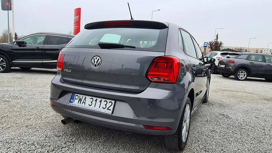 VOLKSWAGEN Polo -