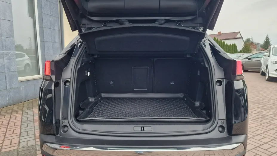 PEUGEOT 3008 -