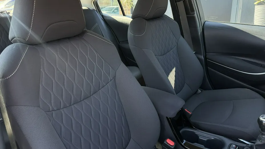 TOYOTA Corolla -