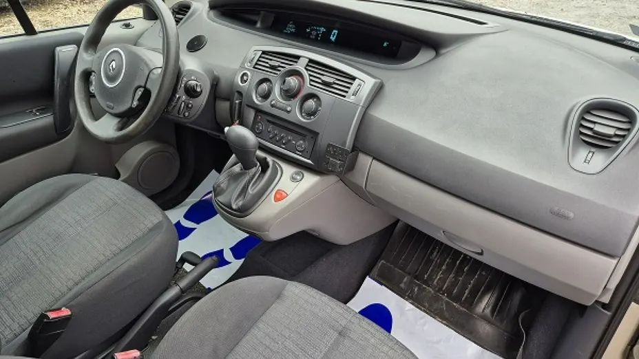 RENAULT Scenic -