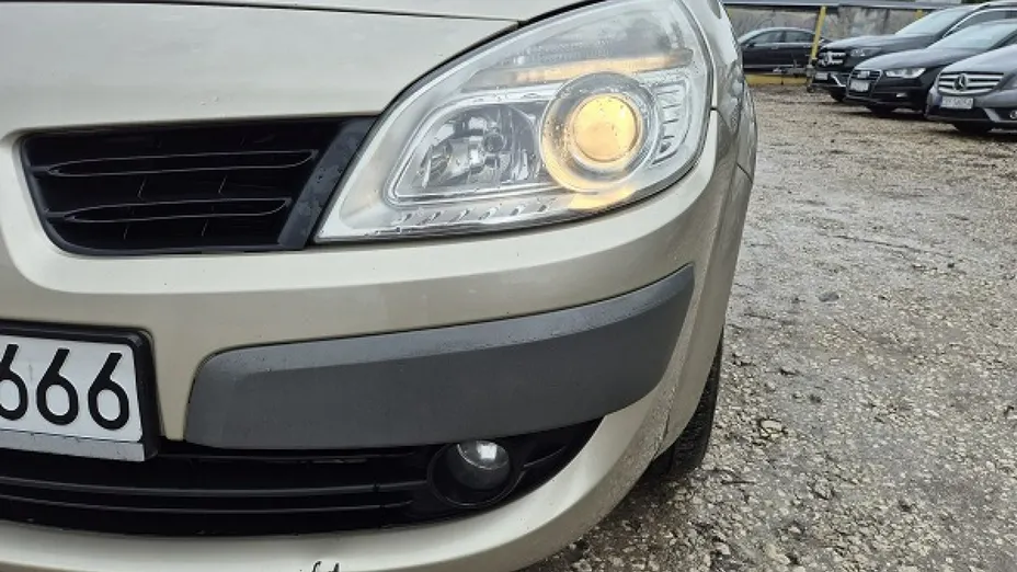 RENAULT Scenic -