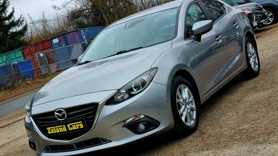 MAZDA 3 -