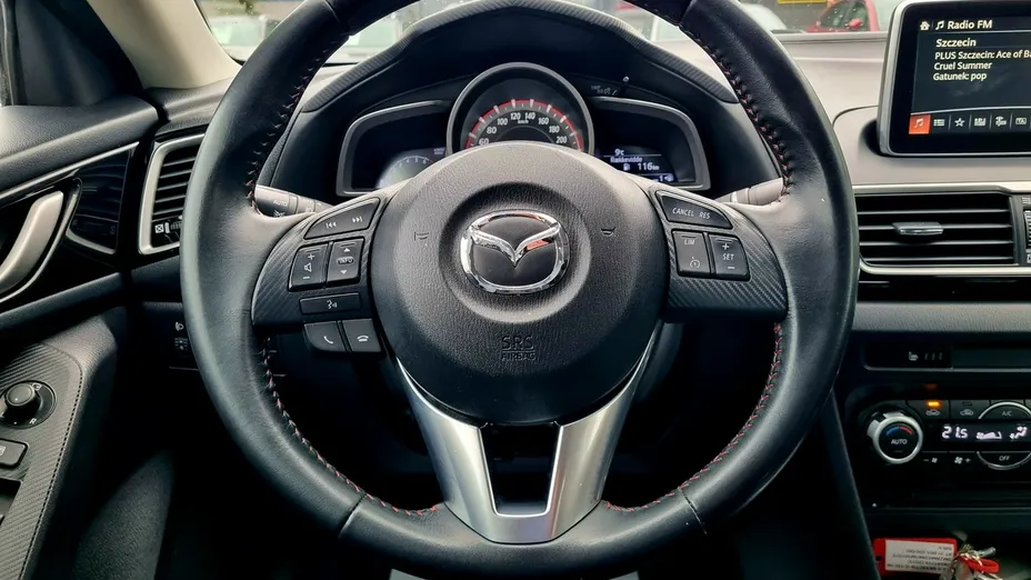 MAZDA 3 -